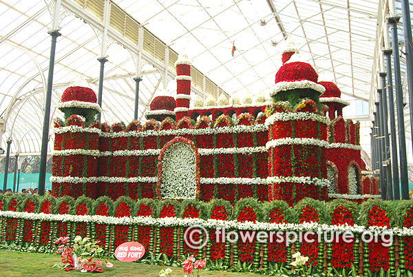 Red fort replica using rose flowers